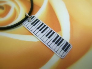 Linda Layden scrimshaw of a keyboard on a piano key