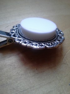 side view of corian cab in antique barrette setting showing the thickness.